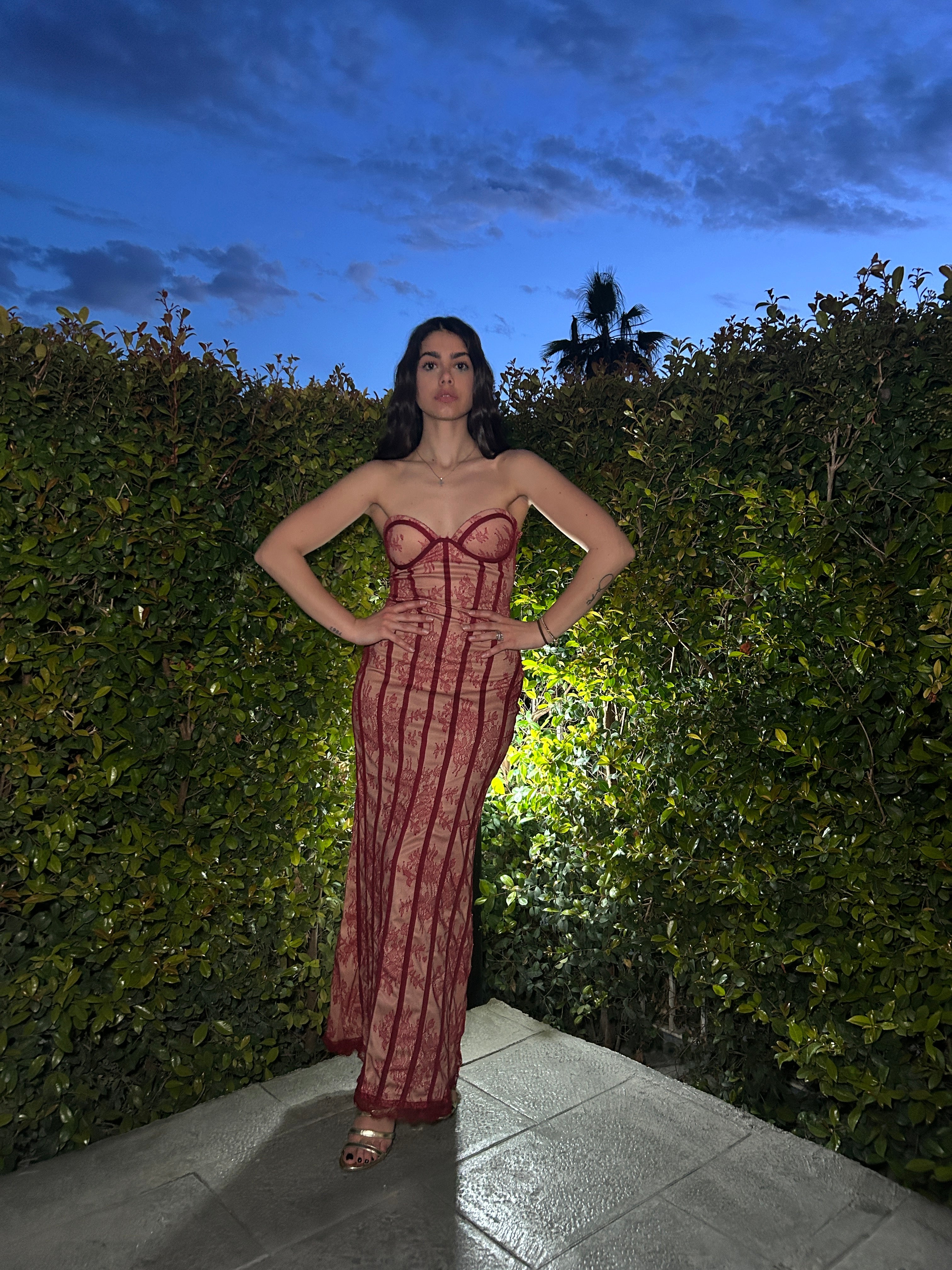 Abito in pizzo bordeaux
