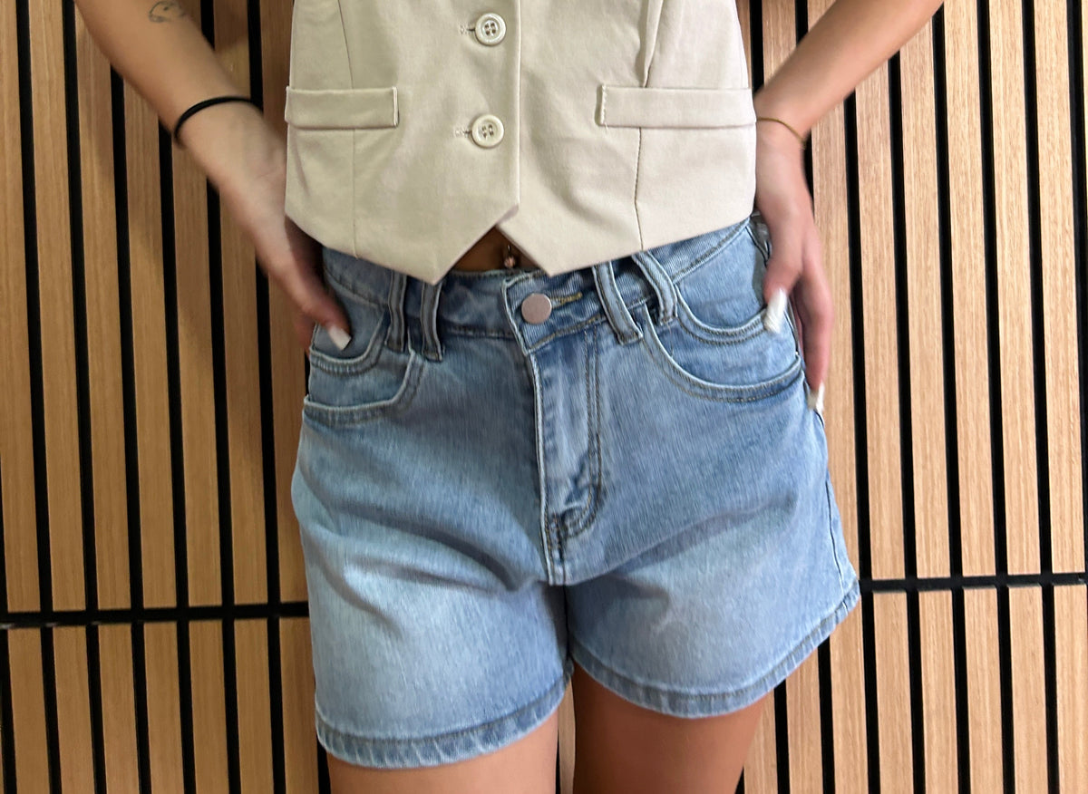 Pantaloncini S con cintura in omaggio