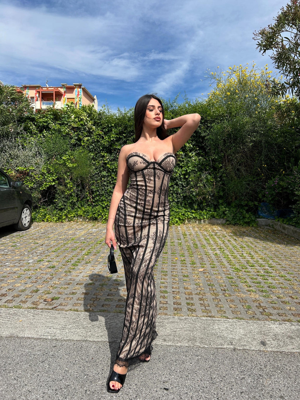 Abito in pizzo nero