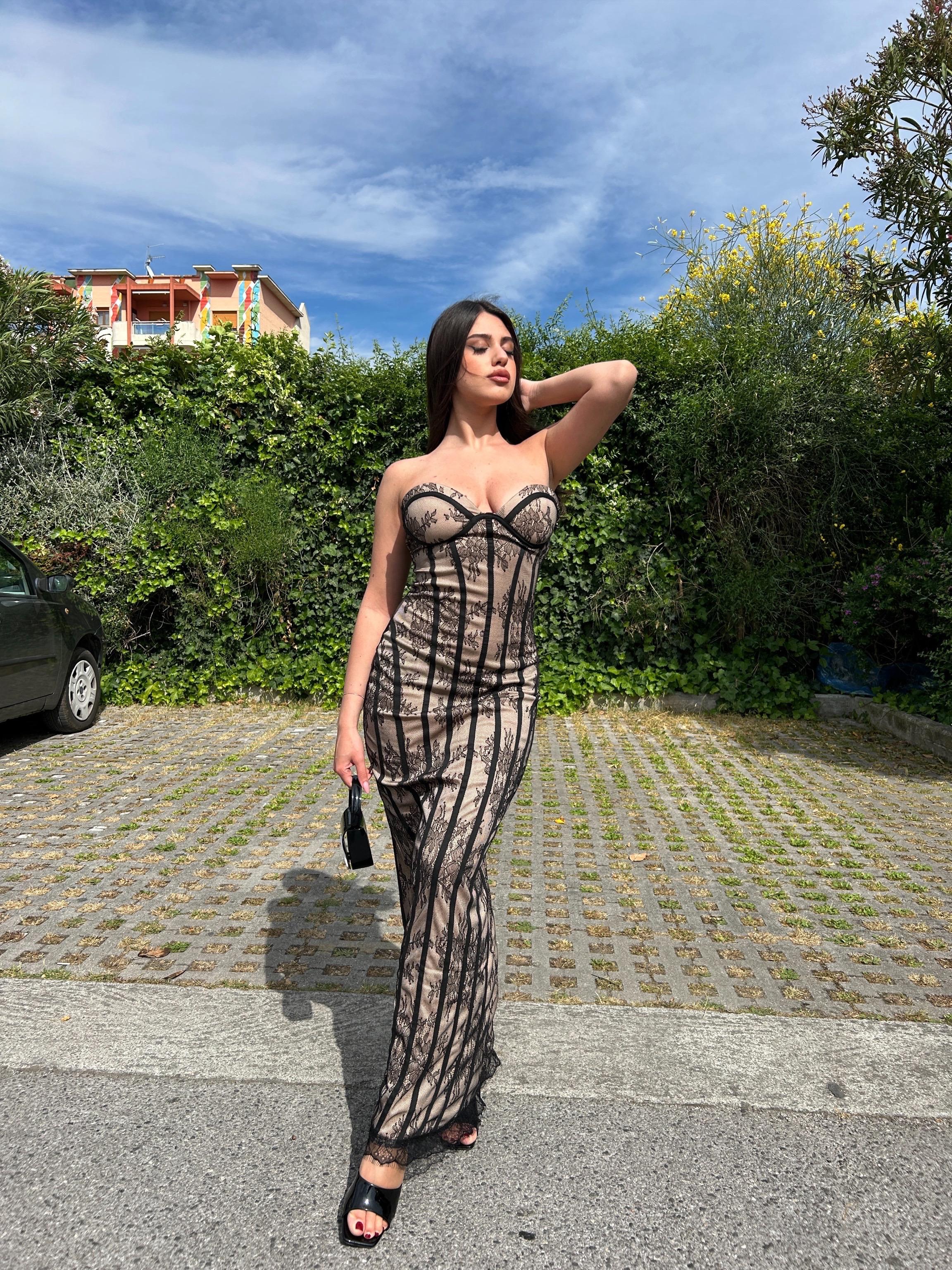 Abito in pizzo nero