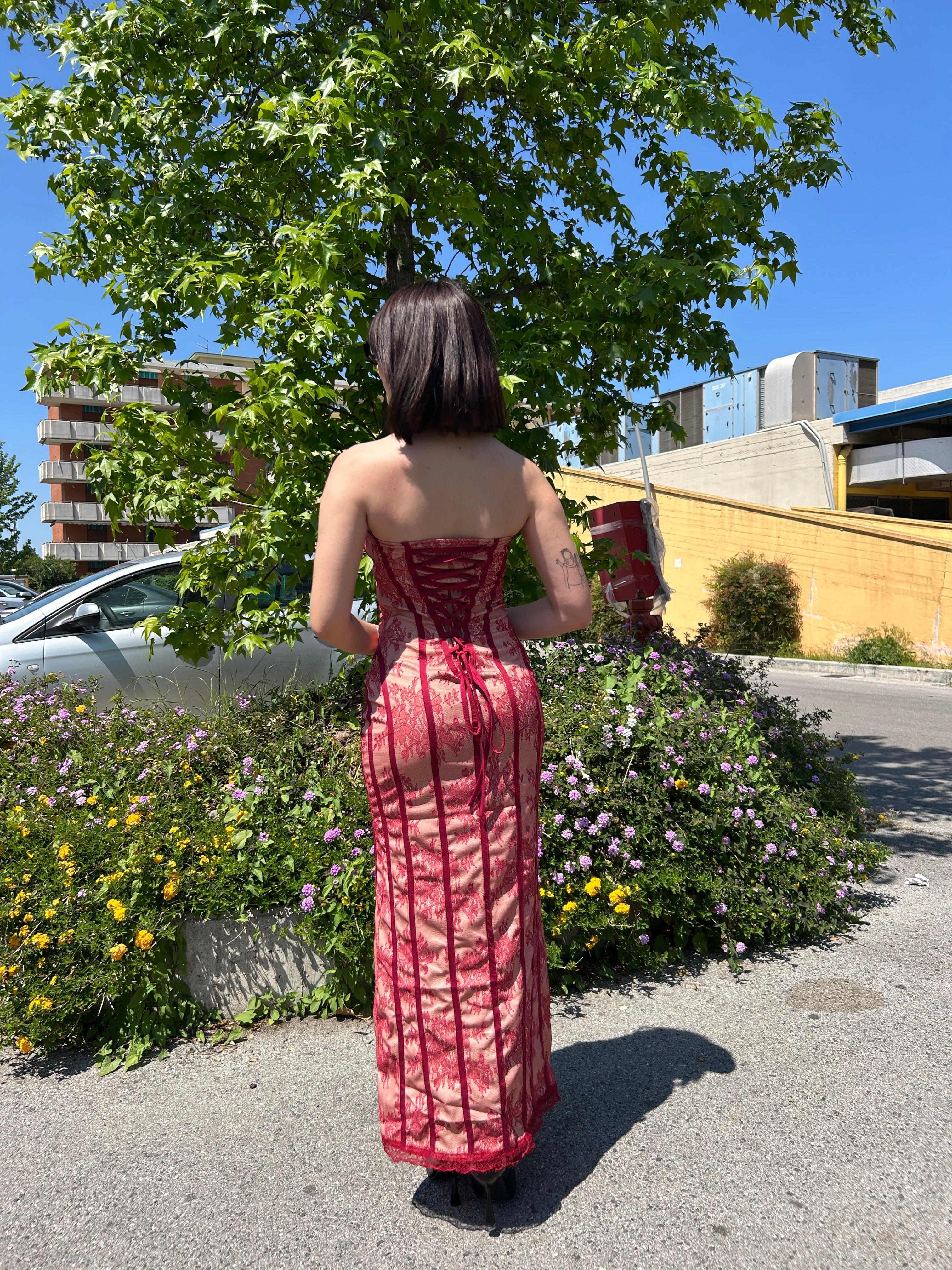 Abito in pizzo bordeaux