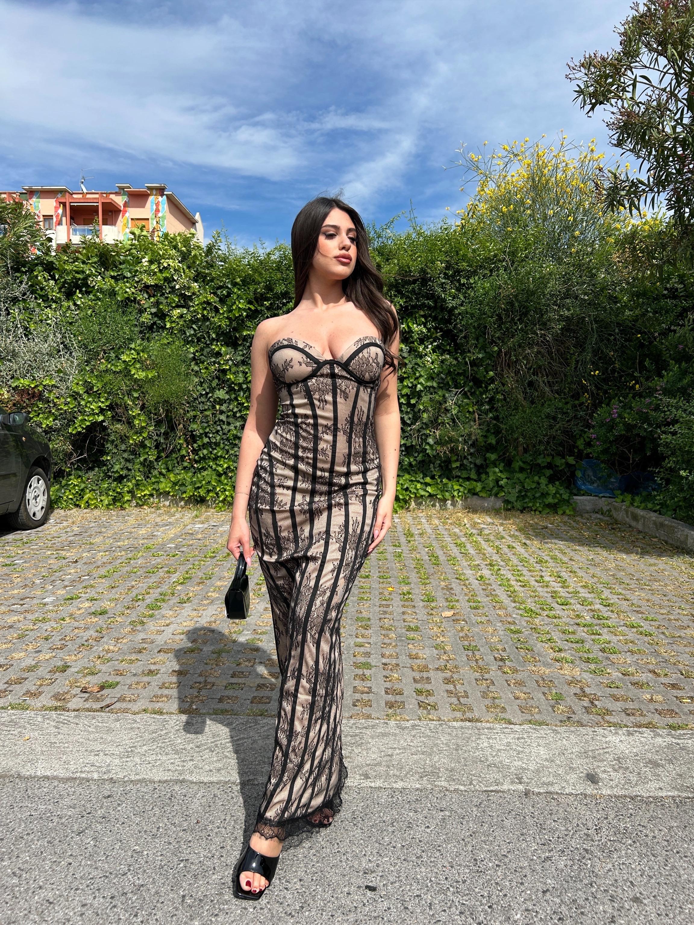 Abito in pizzo nero