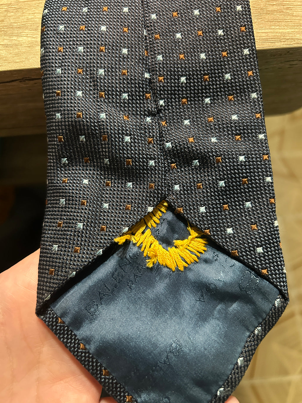 Cravatta Balenciaga custom