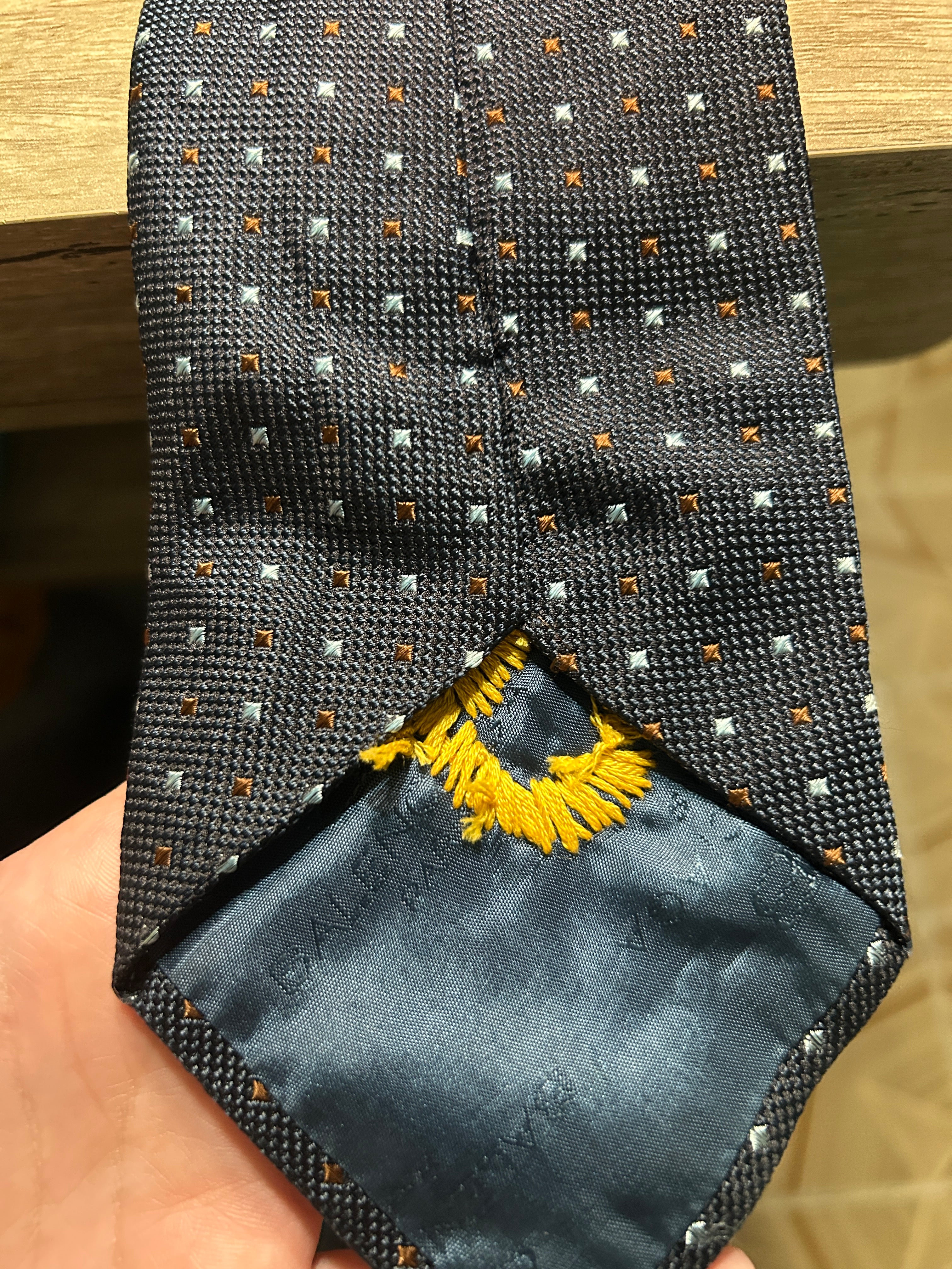 Cravatta Balenciaga custom