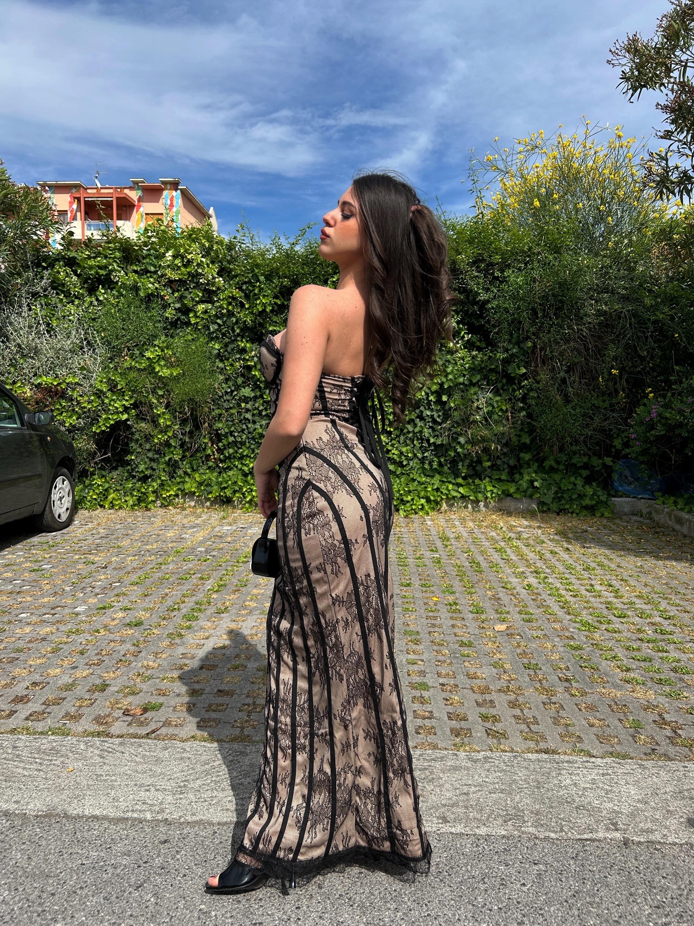 Abito in pizzo nero