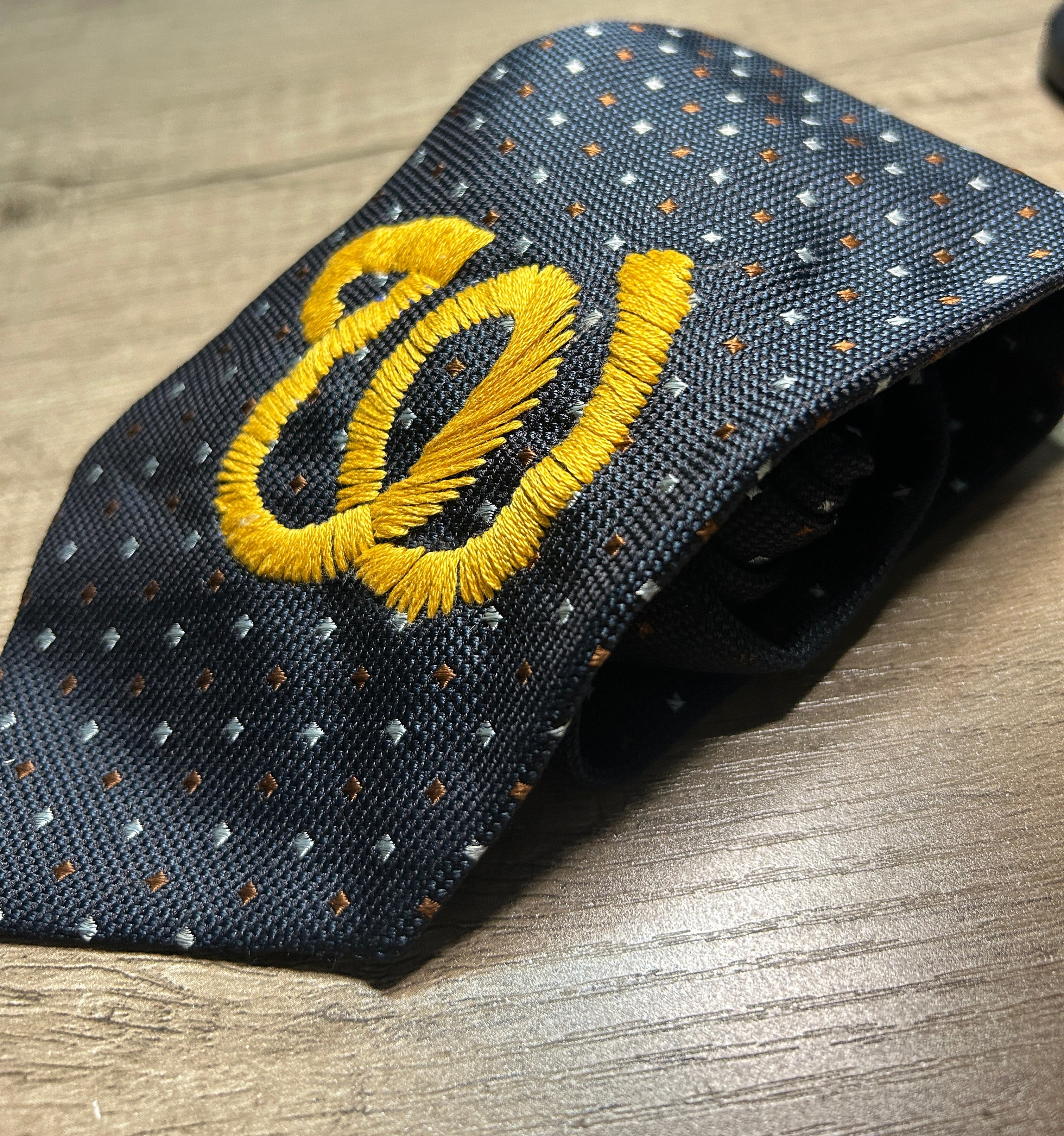 Cravatta Balenciaga custom