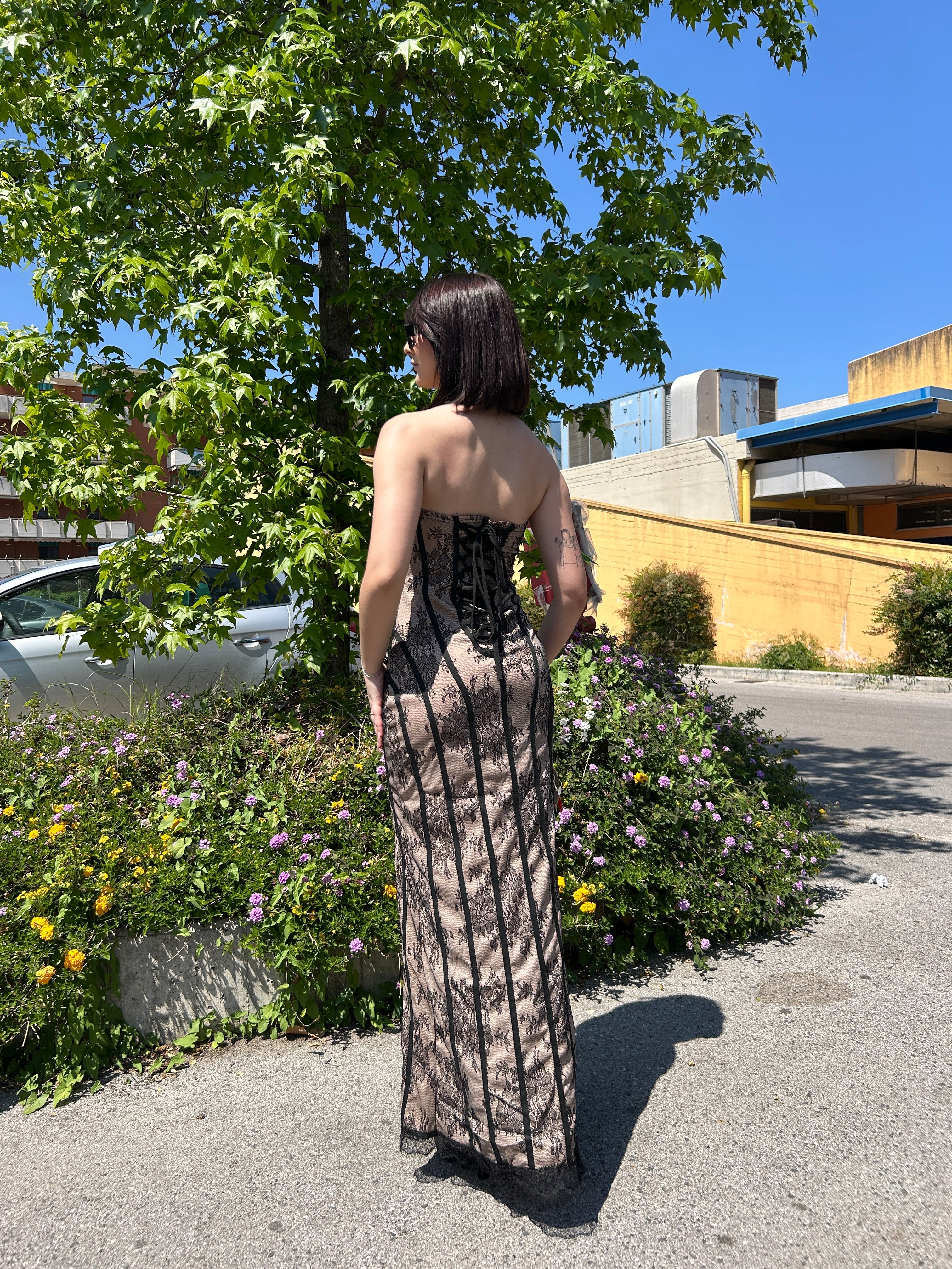 Abito in pizzo nero