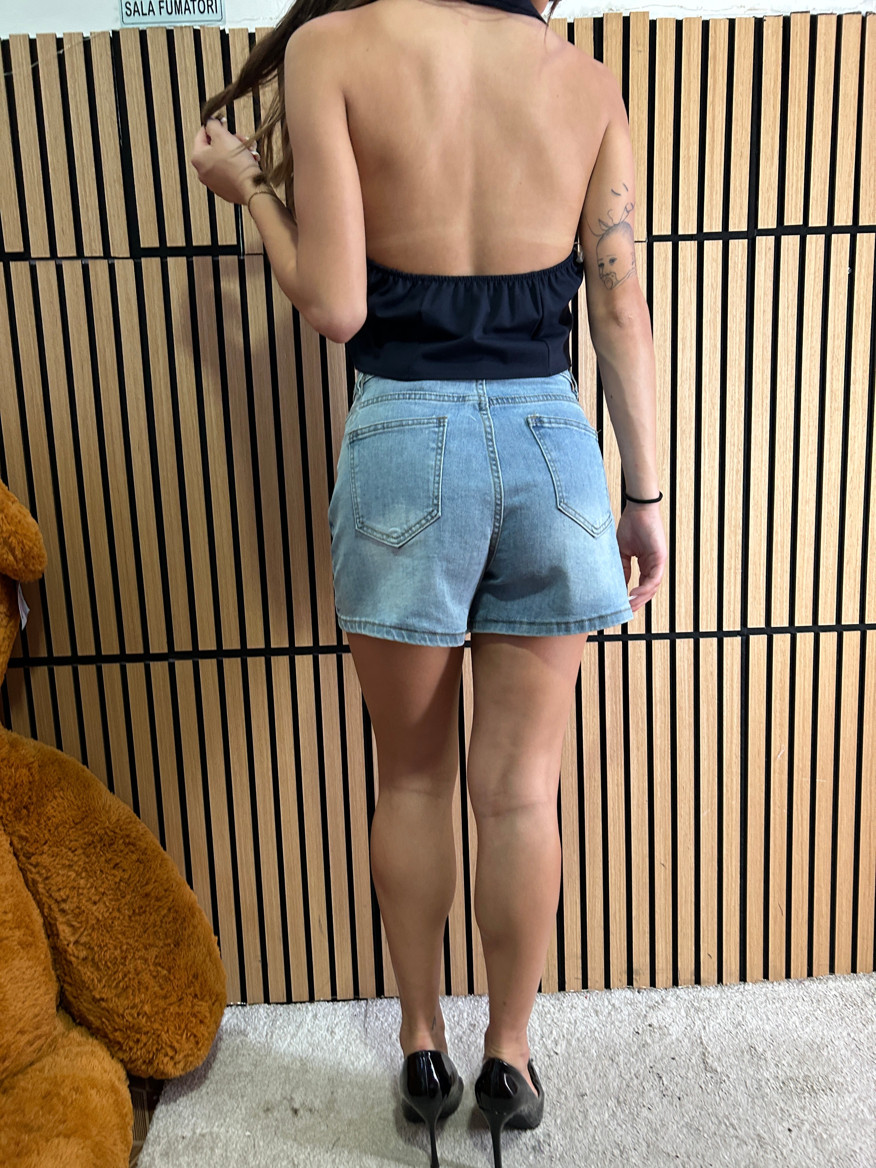 Pantaloncini S con cintura in omaggio