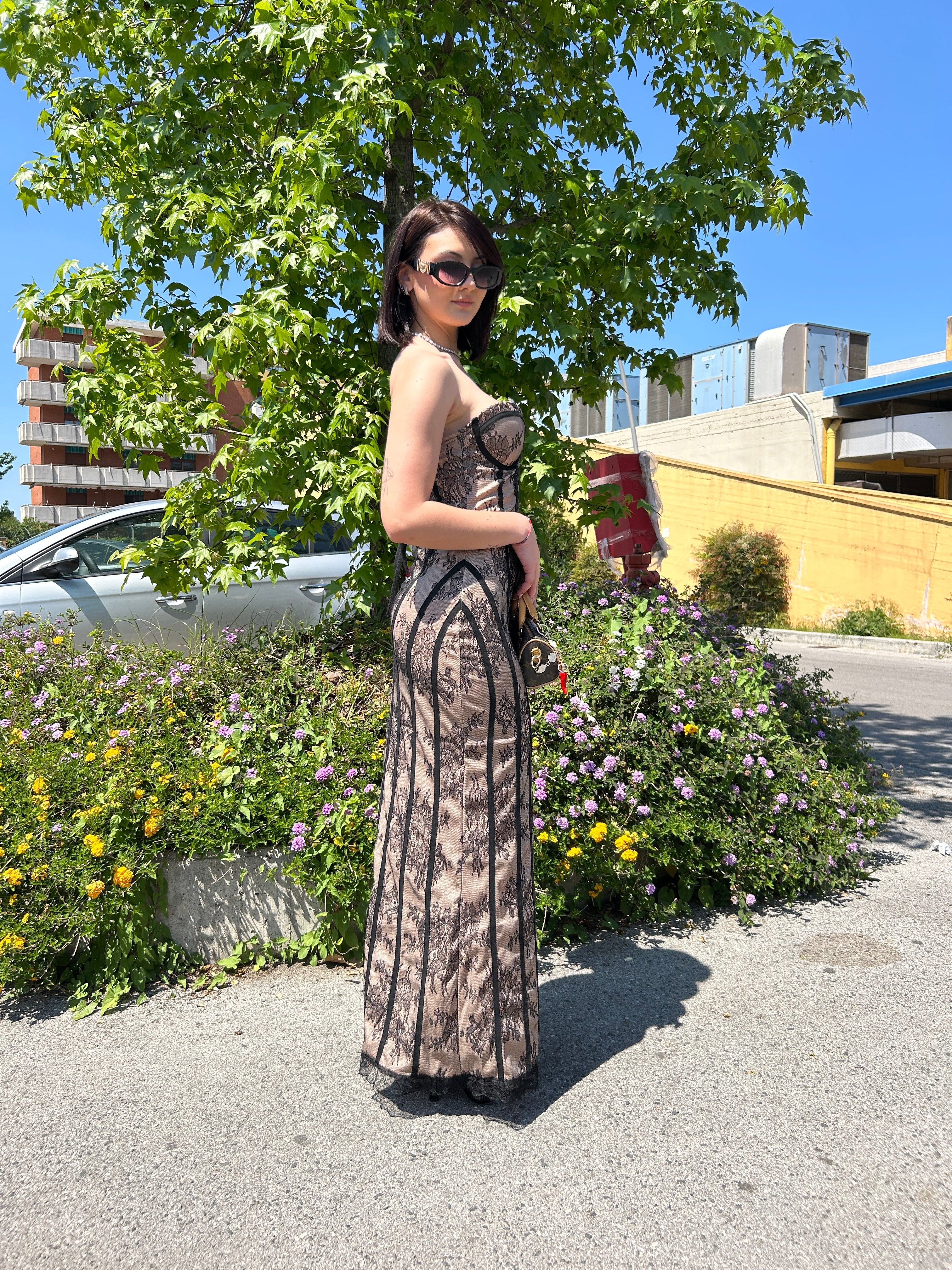 Abito in pizzo nero